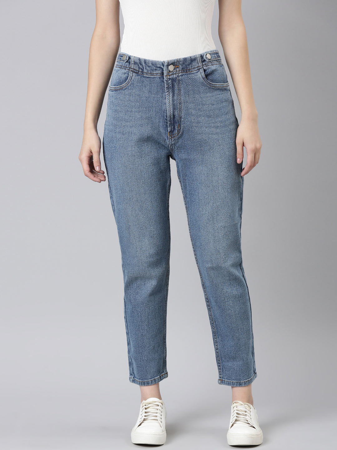 Women's Blue Light Fade Mom Fit High-Raise Denim Jeans