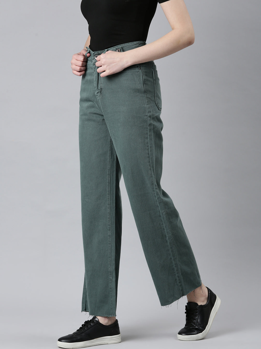 Women's Green Straight Fit Frayed Denim Jeans